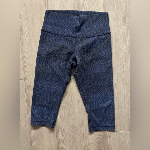 Lululemon Wunder Under Hi-Rise 1/2 Tight. Full-On Luxtreme 17" Size 8. - Picture 5 of 6